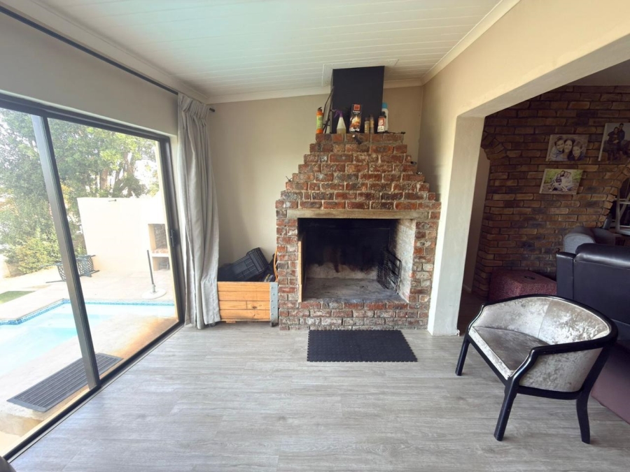 To Let 4 Bedroom Property for Rent in Langerug Western Cape